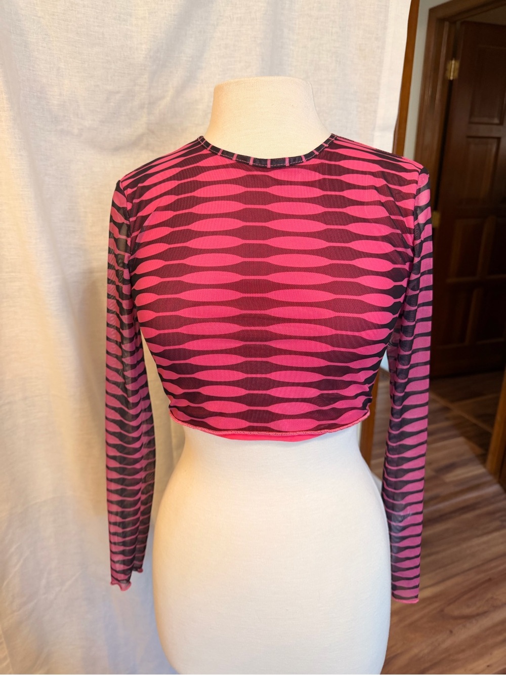 ethika Pink & Black Geometric Long-Sleeve Crop Top